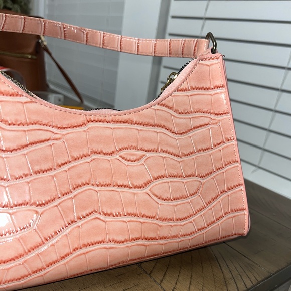 Purse, pink(peach) unbranded. 9.5”x6”x2” D. Open interior. No flaws. Strap 17” - Picture 15 of 15